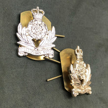 Load image into Gallery viewer, Genuine British Army Intelligence Corps Collar Badges Pair - The Militaria Shop