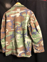 Load image into Gallery viewer, US Army Jacket Mens Woodland Camo Combat Military USA BDU Overshirt - 44" Chest - The Militaria Shop