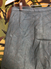 Lade das Bild in den Galerie-Viewer, British Army Women's Skirt Lovat Green - Size 28" Waist - The Militaria Shop