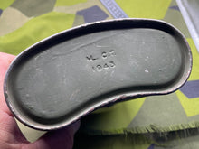 Load image into Gallery viewer, Original WW2 British Home Front - Home Guard 1943 Dated Water Bottle - The Militaria Shop