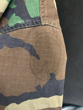 Load image into Gallery viewer, US Army Jacket Mens Woodland Camo Combat Military USA BDU Coat - 37" Chest - The Militaria Shop