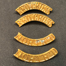Load image into Gallery viewer, Original WW1/WW2 British Army Red Cross Northumberland Brass Shoulder Title Set - The Militaria Shop