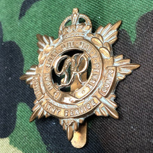 Load image into Gallery viewer, Original WW2 British Army Royal Army Service Corps Cap Badge - Kings Crown - The Militaria Shop
