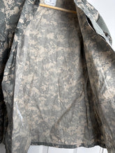 Lade das Bild in den Galerie-Viewer, Surplus US Army ACU Combat Uniform Jacket-6R - The Militaria Shop