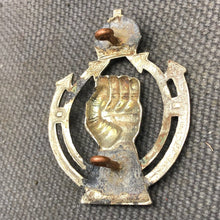 Charger l'image dans la galerie, Original WW2 British Army Cap Badge - Royal Armoured Corps - The Militaria Shop