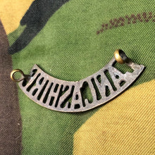 Charger l'image dans la galerie, Genuine British Army WW1 Brass Shoulder Title - Lancashire Regiment - The Militaria Shop