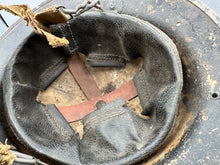 Lade das Bild in den Galerie-Viewer, Original WW2 British Style South African Mk2 Army Combat Helmet & Liner - The Militaria Shop