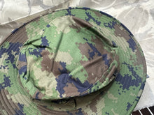 Load image into Gallery viewer, Genuine US Army Jungle Camouflage Boonie Sun Hat Hot Weather Type II Size 7 - The Militaria Shop