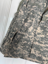 Charger l'image dans la galerie, Surplus US Army ACU Combat Uniform Jacket-Medium-Long - The Militaria Shop
