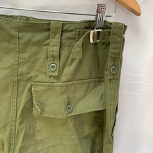 Charger l'image dans la galerie, Genuine British Army Surplus Lightweight Men's Trousers - Size 31" Waist - The Militaria Shop