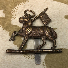 Charger l'image dans la galerie, Original British Army WW1 / WW2 Queen's Royal West Surrey Regiment Cap Badge - The Militaria Shop
