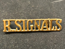 Charger l'image dans la galerie, Original WW2 British Army Brass Shoulder Title - Royal Signals - The Militaria Shop