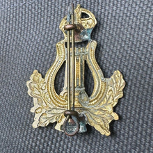 Load image into Gallery viewer, Original WW1 British Army Cap Badge - Musicians and Bandsmen - The Militaria Shop