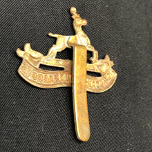 Lade das Bild in den Galerie-Viewer, Original British Army WW1 / WW2 Royal Canadian Dragoons Cap Badge - The Militaria Shop
