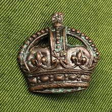 Lade das Bild in den Galerie-Viewer, Original WW1/WW2 British Army Rank Crown - The Militaria Shop