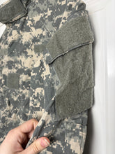 Charger l'image dans la galerie, Surplus US Army ACU Combat Uniform Jacket-Small Short - The Militaria Shop