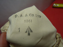 Charger l'image dans la galerie, Original WW2 British Army Gunners Winter White Gloves - Dated 1941 - The Militaria Shop
