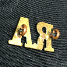 Charger l'image dans la galerie, Original WW1/WW2 British Army RA Royal Artillery Shoulder Title - The Militaria Shop