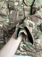 Charger l'image dans la galerie, Surplus British Army MTP Smock Combat Windproof -Size 160/96 - The Militaria Shop