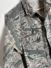 Lade das Bild in den Galerie-Viewer, Surplus US Air Force UCP Uniform Jacket 40 chest - The Militaria Shop
