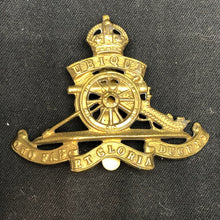 Load image into Gallery viewer, Original WW2 British Army Cap Badge - Royal Artillery - The Militaria Shop