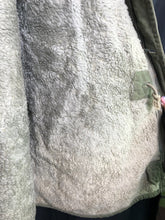 Charger l'image dans la galerie, Original British Army OD Green Middle Parka - Size 1 - The Militaria Shop