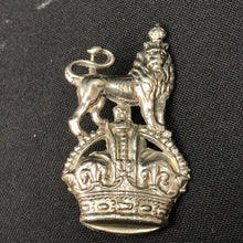 Lade das Bild in den Galerie-Viewer, Original WW1 British Army Cap Badge - Queen's Own Royal West Kent Regiment - The Militaria Shop