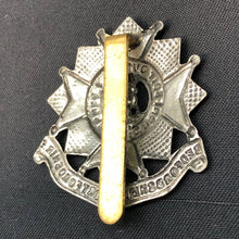 Charger l'image dans la galerie, Original WW1 / WW2 British Army Bedfordshire & Hertfordshire Regiment Cap Badge - The Militaria Shop