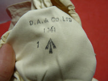 Charger l'image dans la galerie, Original WW2 British Army Gunners Winter White Gloves - Dated 1941 - The Militaria Shop