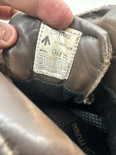 Lade das Bild in den Galerie-Viewer, British Army Surplus Brown Leather Combat Boots - ITURRI - Size UK 9 M - The Militaria Shop