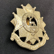 Charger l'image dans la galerie, Original WW1 / WW2 British Army Bedfordshire & Hertfordshire Regiment Cap Badge - The Militaria Shop