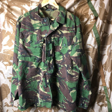 Lade das Bild in den Galerie-Viewer, Genuine British Army Lightweight Camouflaged Combat Jacket Woodland DPM 180/104 - The Militaria Shop