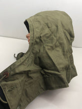 Lade das Bild in den Galerie-Viewer, Original WW2 US Army M-1943 Smock Hood - Size Medium - The Militaria Shop