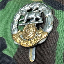 Load image into Gallery viewer, Original WW2 British Army Hampshire Regiment Cap Badge - The Militaria Shop