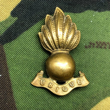 Charger l'image dans la galerie, Original WW2 British Army Collar Badge - Royal Artillery - The Militaria Shop