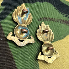 Load image into Gallery viewer, Original WW2 British Army Collar Badges - Royal Artillery - The Militaria Shop