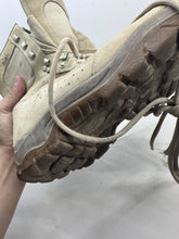 Lade das Bild in den Galerie-Viewer, British Army Surplus Brown Leather Combat Boots - Size UK 9.5 W - The Militaria Shop