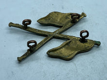 Load image into Gallery viewer, Original WW1 / WW2 British Army Signallers Flag Sleeve Qualification Badge - The Militaria Shop
