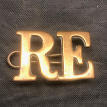 Lade das Bild in den Galerie-Viewer, Original WW1 British Army Royal Engineers RE Brass Shoulder Title - The Militaria Shop
