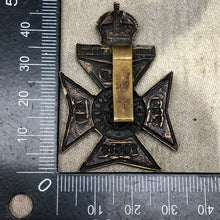 Lade das Bild in den Galerie-Viewer, Original British Army WW1 11th County of London Batt Finsbury Rifles Cap Badge - The Militaria Shop
