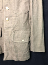 Lade das Bild in den Galerie-Viewer, Original WW2 US Army Class A Dress Jacket - Private Ryan Prop - 39" Long - The Militaria Shop