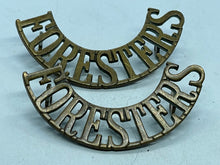 Lade das Bild in den Galerie-Viewer, Original Pair of WW1 British Army Foresters Regiment Shoulder Titles - The Militaria Shop