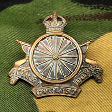 Charger l'image dans la galerie, Original WW1 British Army Cap Badge - Army Cyclist Corps - The Militaria Shop