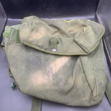 Charger l'image dans la galerie, Genuine British Army Surplus OD Green Gas Mask Bag Haversack - The Militaria Shop