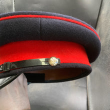 Lade das Bild in den Galerie-Viewer, British Army Royal Artillery Peaked Cap - Size 55 - The Militaria Shop
