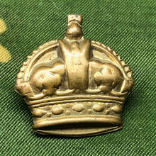 Lade das Bild in den Galerie-Viewer, Original WW1/WW2 British Army Rank Crown - The Militaria Shop