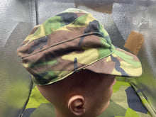 Load image into Gallery viewer, Original British Army 68 Pattern Cold Weather DPM Combat Camouflage - Size 6 3/4 - The Militaria Shop