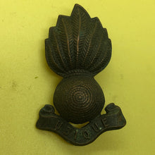Load image into Gallery viewer, Original WW1/WW2 British Army Royal Artillery Cap Badge - The Militaria Shop