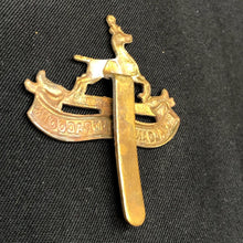 Lade das Bild in den Galerie-Viewer, Original British Army WW1 / WW2 Royal Canadian Dragoons Cap Badge - The Militaria Shop