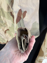 Charger l'image dans la galerie, Gulf War US Army DCU Camouflaged Combat Field Coat/Jacket - Large/Long - The Militaria Shop